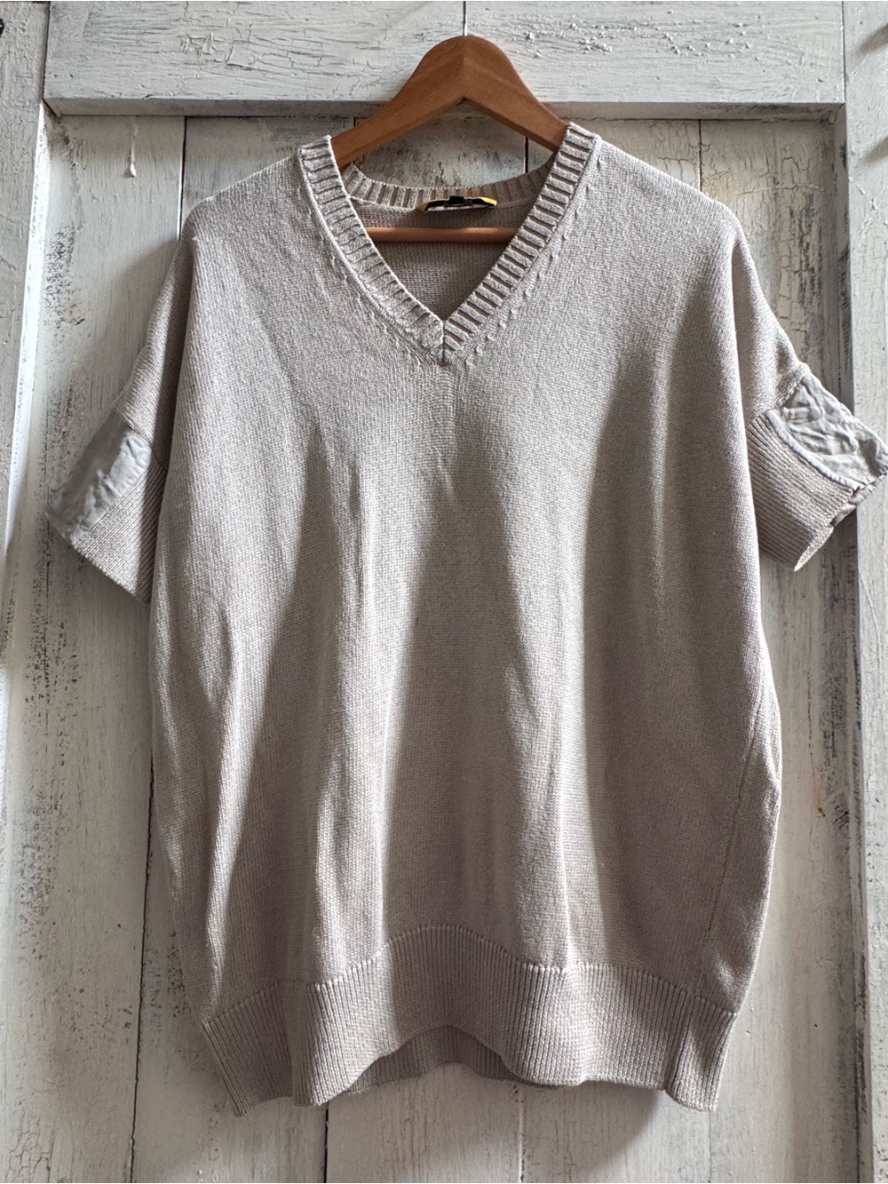 St. John womens gray V-Neck Short Sleeve Sweater in Light Taupe S